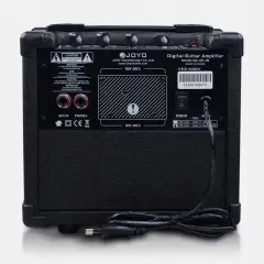 Cyfrowy wzmacniacz gitarowy z efektami JOYO DC-15, gotowy do podłączenia gitary i tworzenia muzyki.