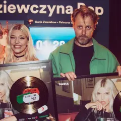 Daria Zawiałow z mężem świętuje sukcesy. Daria Zawiałow utwory "Dziewczyna Pop" zdobyły złote płyty.