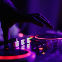 O co pytać DJ-a weselnego, aby uniknąć rozczarowania na imprezie