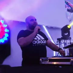 Co robi DJ? Poznaj sekrety pracy DJ-a na imprezach i koncertach