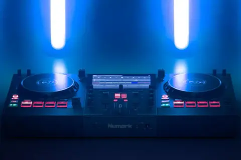 Najlepsze kontrolery DJ na początek - wybierz łatwy w użyciu sprzęt
