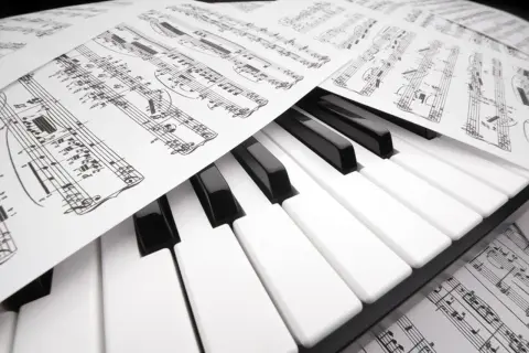 Muzyka klasyczna kompozytorzy – najważniejsze postacie i ich wpływ
