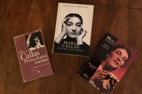Trzy książki o Marii Callas: "Callas Prima donna assoluta", "Maria Callas Boski potwór" i "Maria Callas Samotność bogini". Biografia Marii Callas.