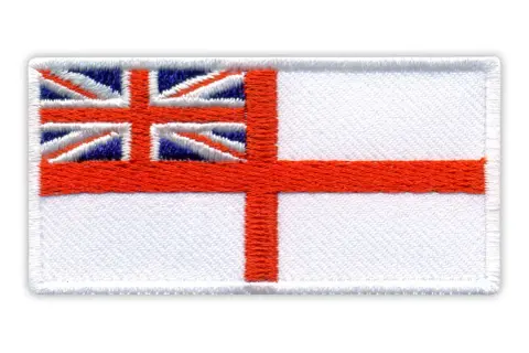 Naszywka z flagą Wielkiej Brytanii, biała z czerwonym krzyżem i fragmentem Union Jack. Prawdziwy przebój republiki!