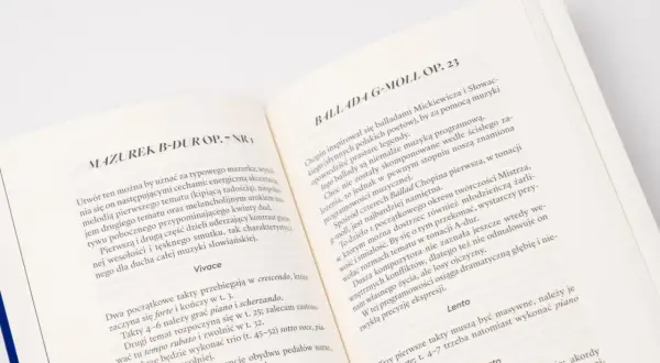 Otwarta książka z analizą utworów Chopina: Mazurek B-dur i Ballada g-moll.