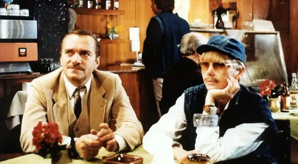 Muzyka z filmu Zmiennicy: Sekrety tematu i jego znaczenie w serialu