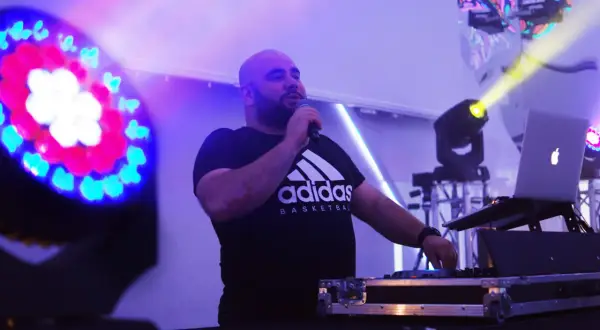 Co robi DJ? Poznaj sekrety pracy DJ-a na imprezach i koncertach