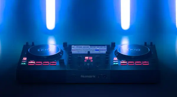 Najlepsze kontrolery DJ na początek - wybierz łatwy w użyciu sprzęt