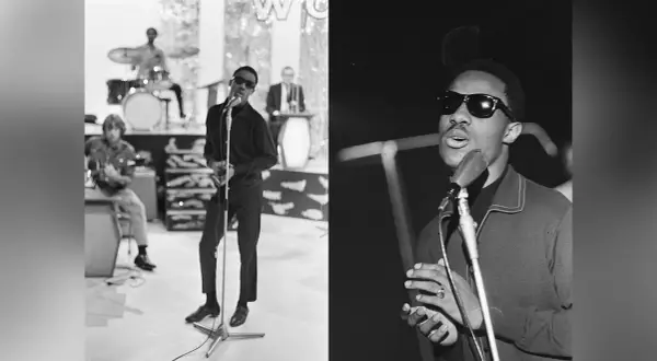 Młody Stevie Wonder śpiewa, otoczony zespołem. Jego niezapomniane utwory brzmią w tle.
