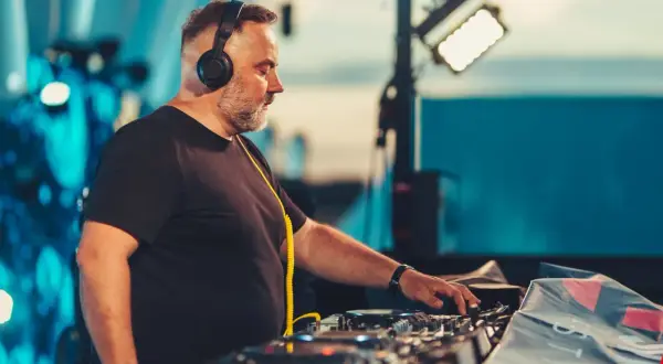 DJ Kris ile ma lat? Odkryj wiek i historię tej ikony muzyki