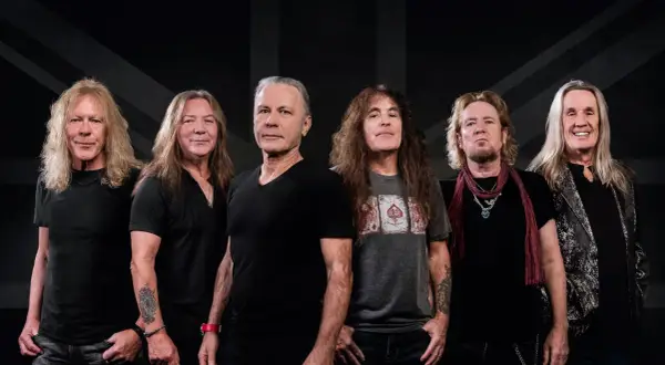 Sześciu członków Iron Maiden, legendy heavy metalu, gotowych do zagrania swoich najnowszych **iron maiden utwory**.