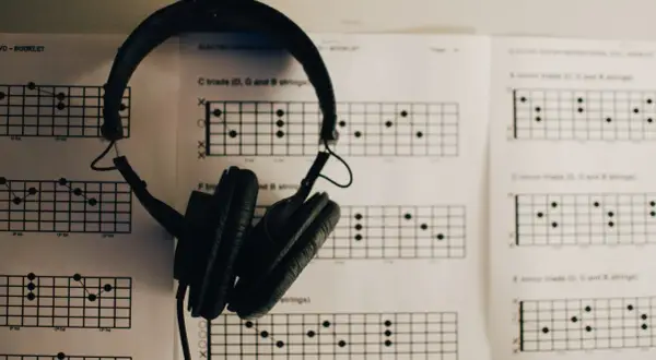 Muzyka z filmu wymarzona miłość – odkryj emocjonalne utwory z serialu