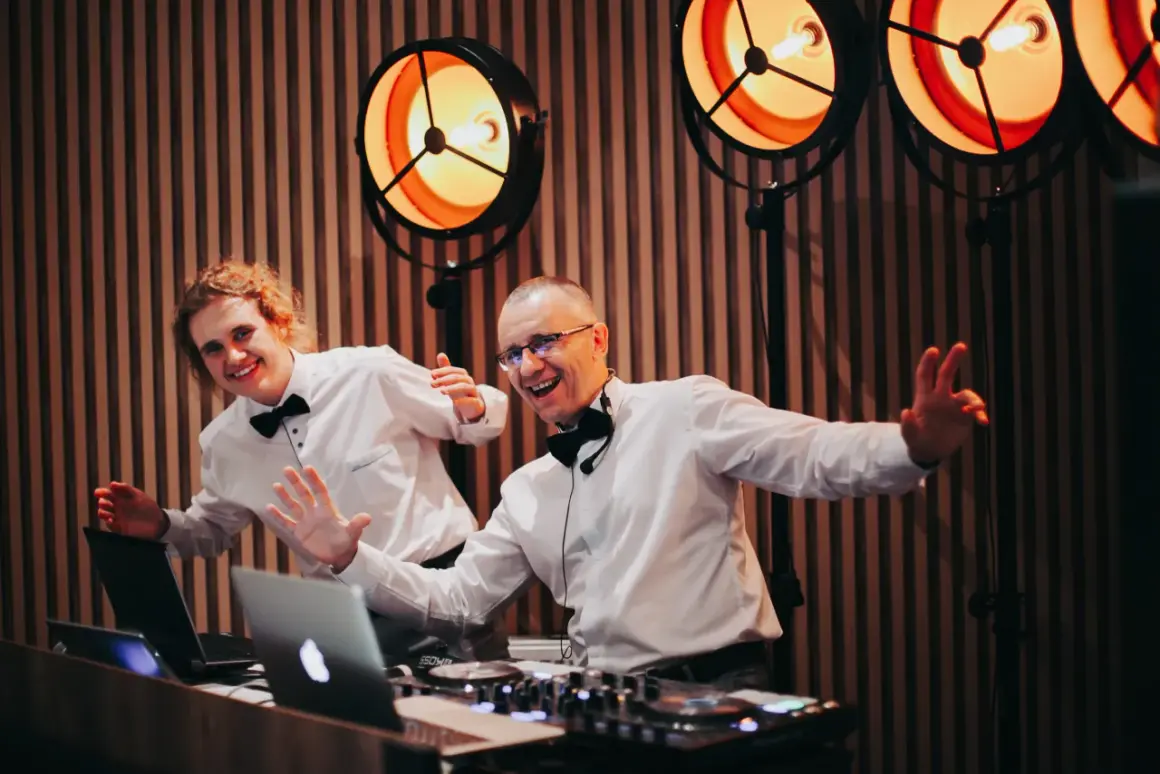 Ile kosztuje DJ na wesele? Poznaj ceny i ukryte wydatki
