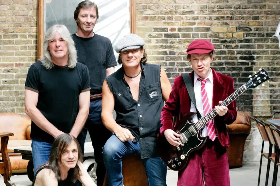 ACDC skład w komplecie, gotowy do rock and rolla.