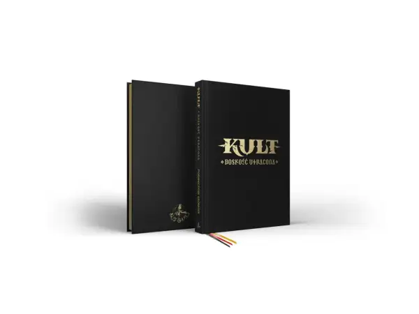 Dwie czarne księgi z złotymi napisami "KULT" i "Boskość Utracona". Podręcznik główny do gry RPG.